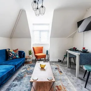 https://the-coastal-loft.bournemouth-hotels.org