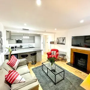 https://prime-edinburgh-new-town-newly-renod-cosy-nest.edinburghhotelsuk.org