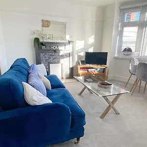 https://coastal-breeze-beautiful-two-bedroom-apartment-with.bournemouth-hotels.org