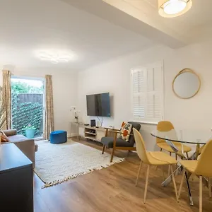 https://lovely-1-bed-apartment-with-free-parking-garden.cambridgehotelsuk.com
